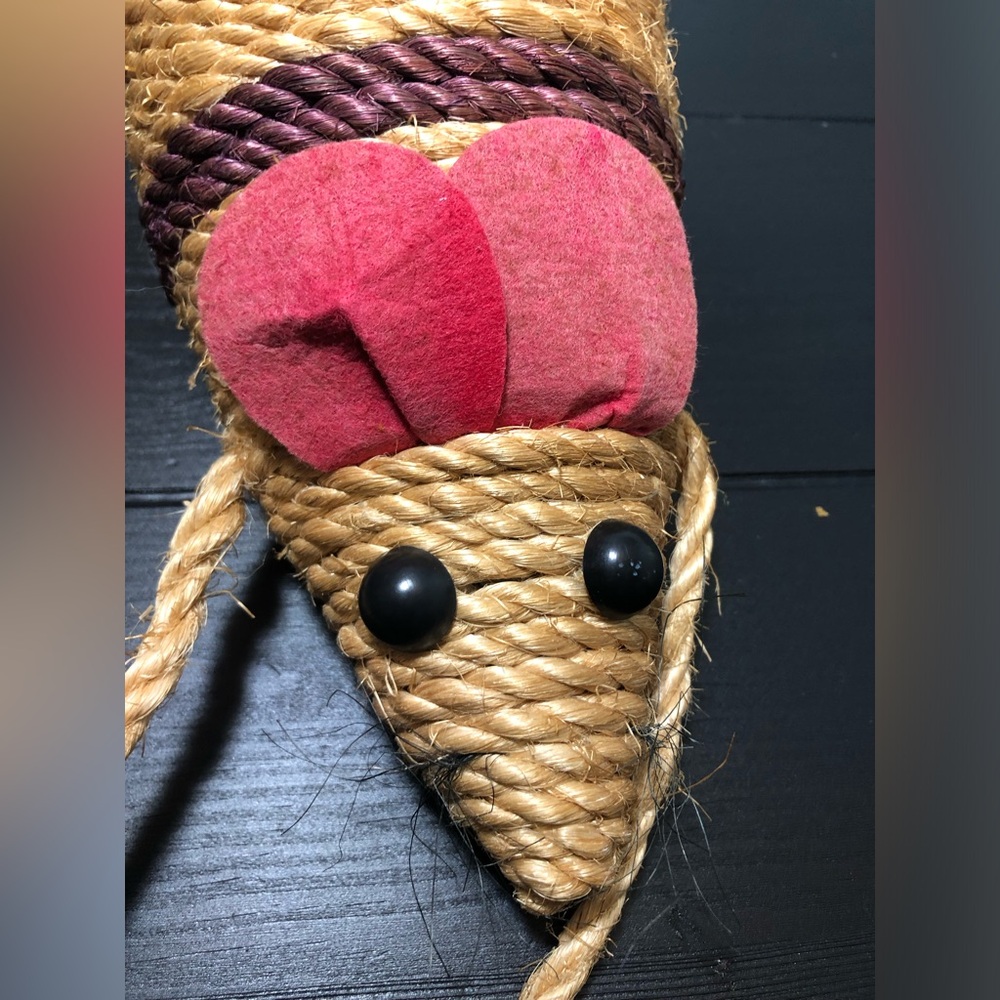 Decor toy mouse for a cat made of jute rope isolated. - Picture 5 of 9